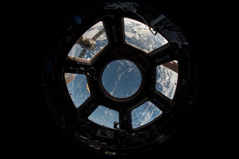 Названа дата возвращения российских и американских космонавтов на Землю