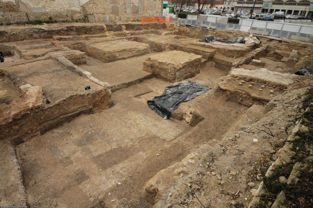 Руины богатого 20-комнатного римского здания нашли во Франции