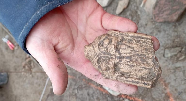 Две фигурки Венеры возрастом 1 800 лет нашли на древней свалке
