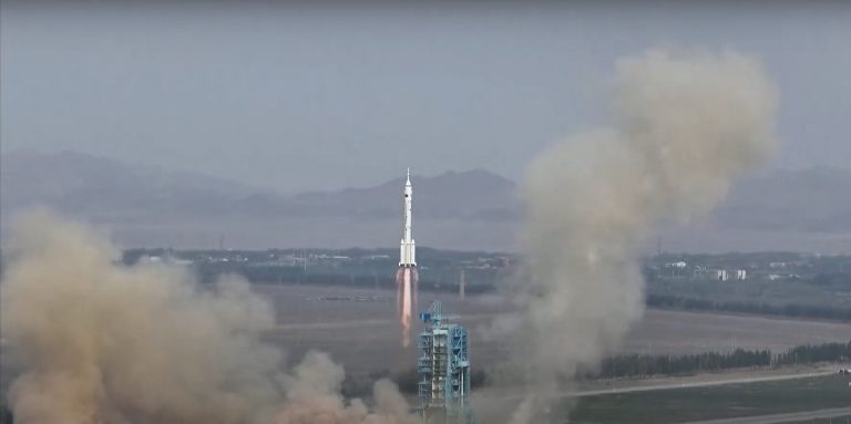 Первый «гражданский» тайконавт полетел на китайскую космическую станцию