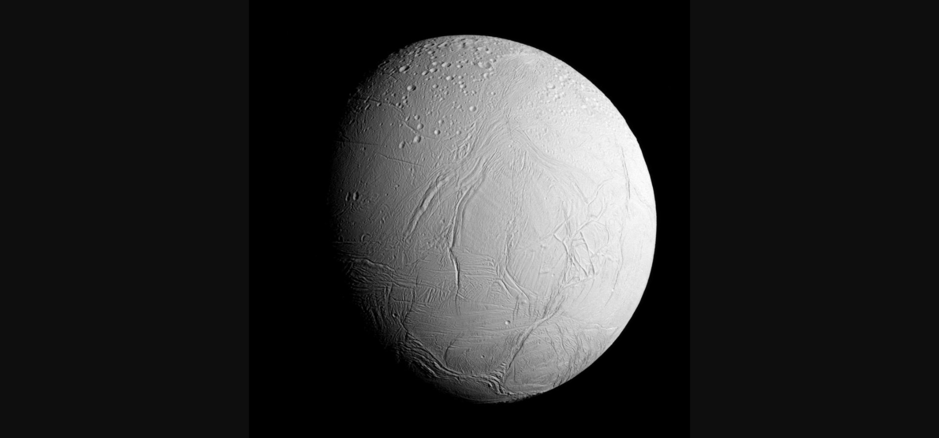 Критический для жизни элемент найден в океане на ледяном спутнике Сатурна
