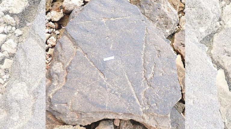 Исследователи нашли изображения, нарисованные на песке 140 000 лет назад
