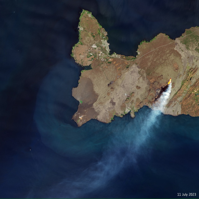 Посмотрите на извержение вулкана в Исландии из космоса