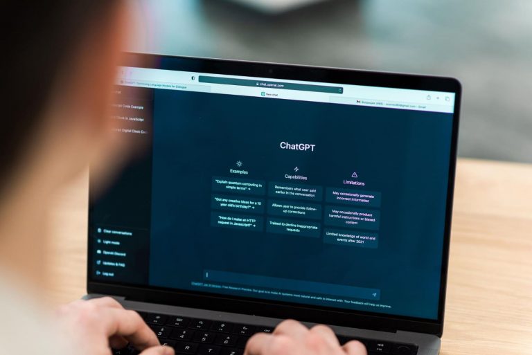 OpenAI обновила правила ChatGPT, чтобы сократить «цензуру» в спорных вопросах
