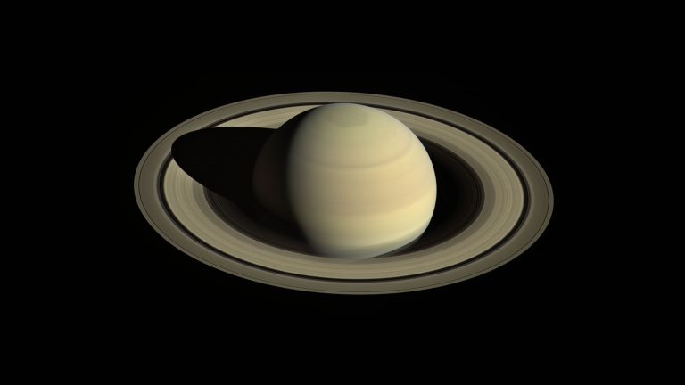 Космическое столкновение двух ледяных спутников сформировало кольца Сатурна