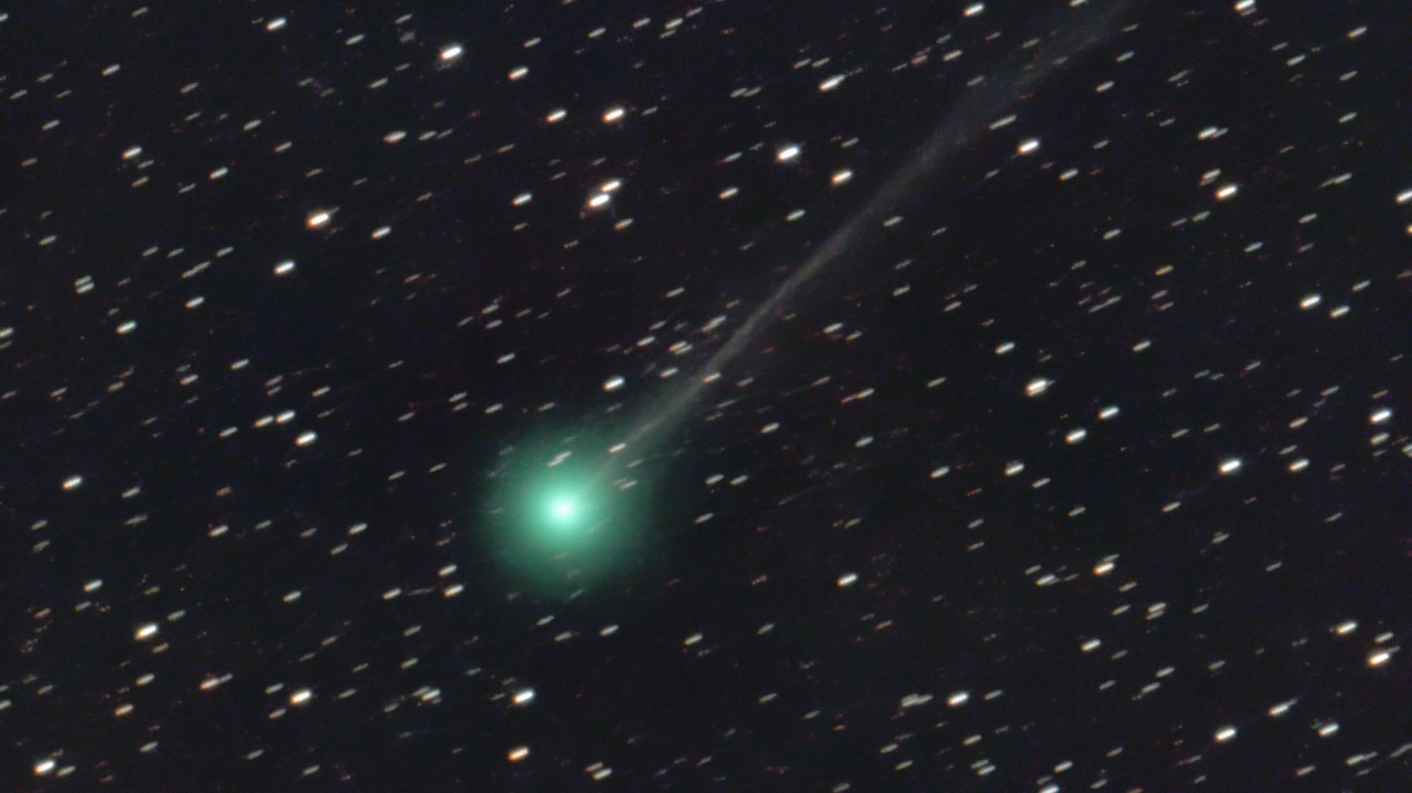 Посмотрите, как «солнечная буря» оторвала хвост у кометы