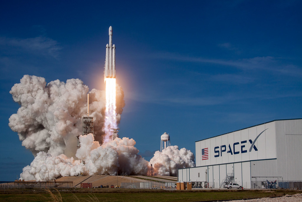 SpaceX побила собственный рекорд по количеству запусков за год