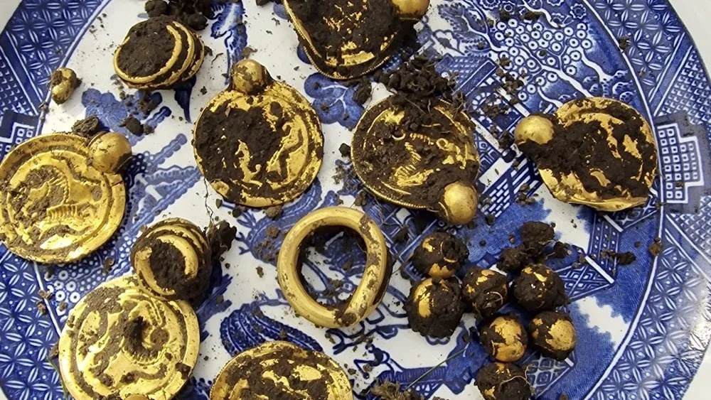 «Золотая находка века»: в Норвегии откопали клад, которому больше 1500 лет