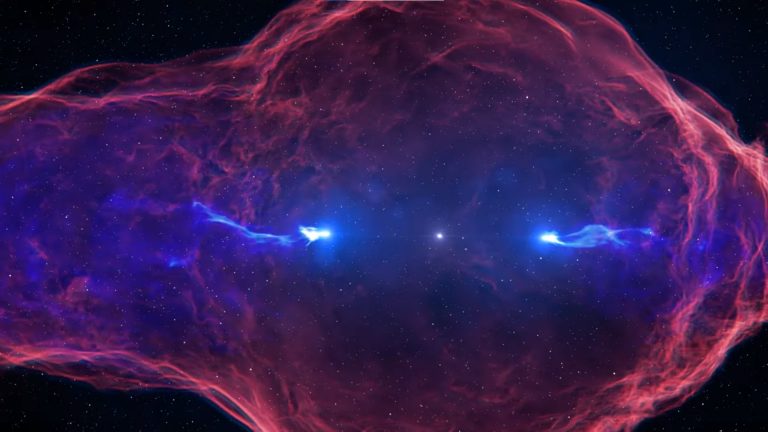 Источник космических лучей нашли в небольшой черной дыре