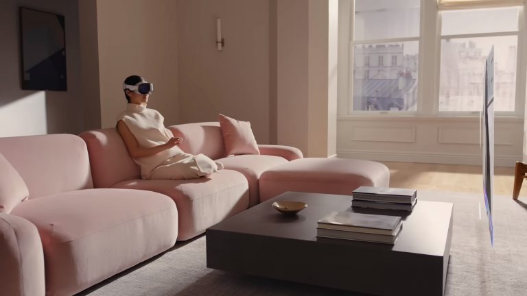 Обновление Apple Vision Pro позволило путешествовать в VR с друзьями