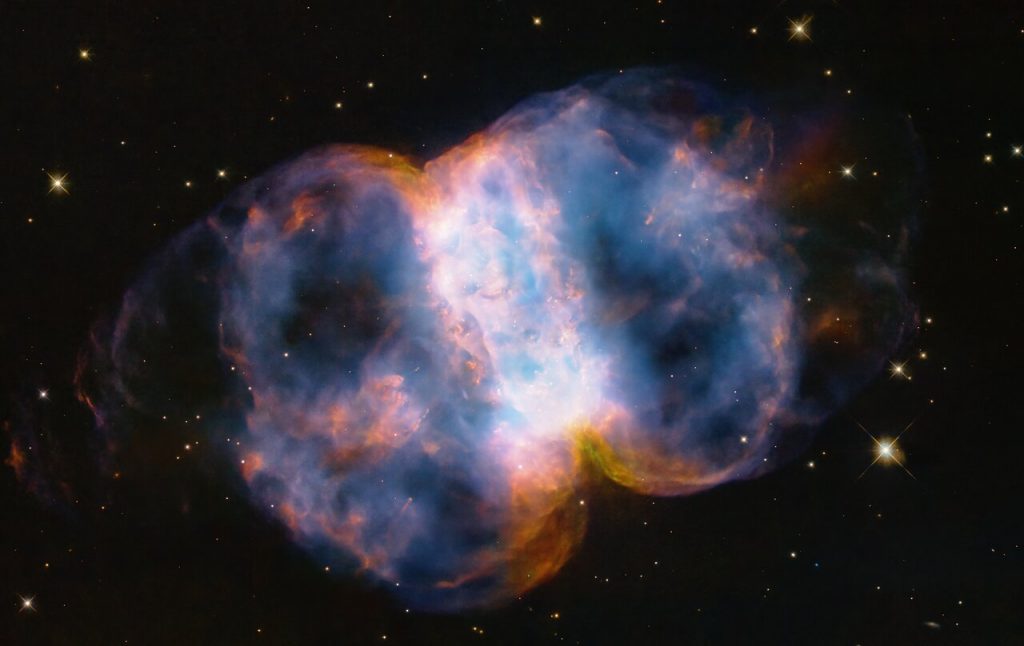 Посмотрите на Маленькую Гантель, созданную умирающей звездой, на новом снимке «Хаббла»