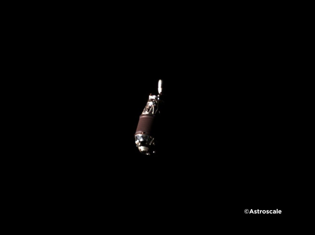 Посмотрите на самое близкое фото обломка ракеты в космосе