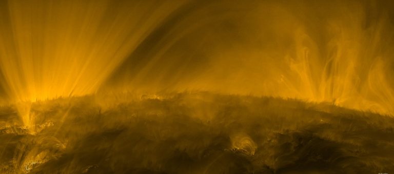 Solar Orbiter запечатлел «пушистую» корону Солнца в завораживающих деталях