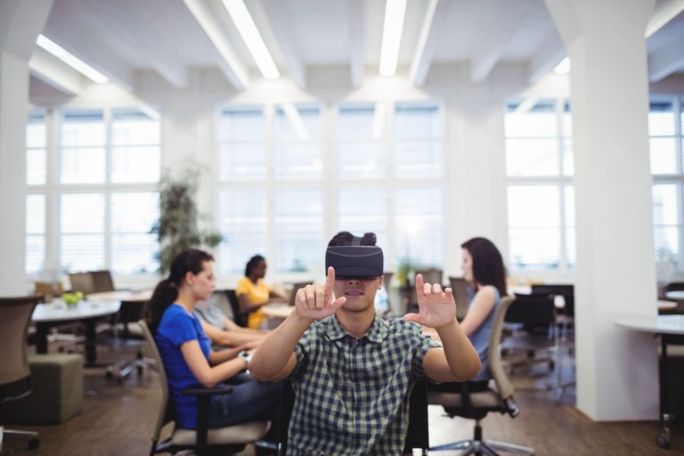 Университет Иннополис разработал VR-тренажер для обучения работе с роботами