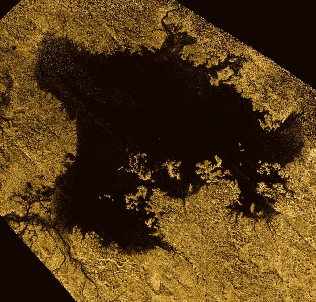 Гигантские волны разрушают побережья озер на спутнике Сатурна, полагают геологи