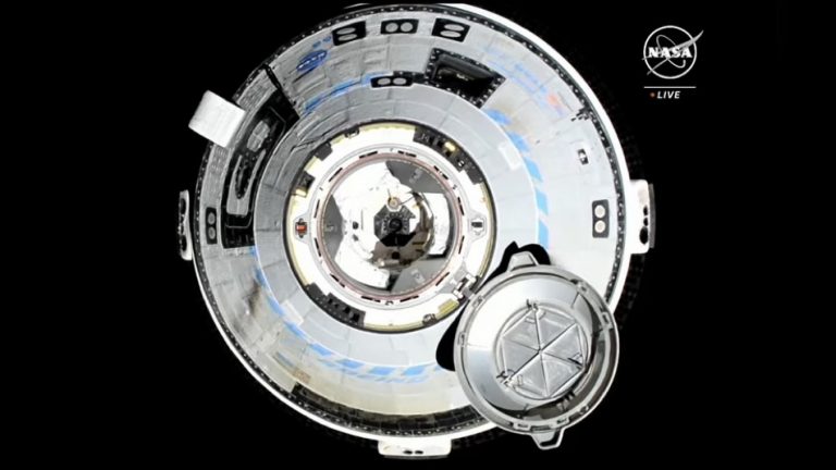Boeing Starliner состыковался с МКС: что пошло не так и как встретили астронавтов