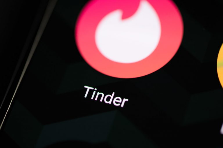 Аналог Tinder из России проверит ипотеку и алименты у пользователей