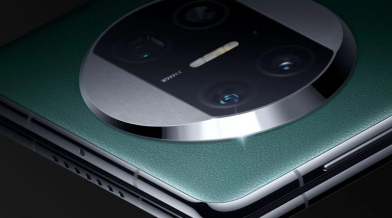 Huawei может представить смартфон с экраном, который складывается втрое