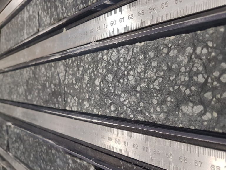 Со дна океана извлекли километровый образец земной мантии
