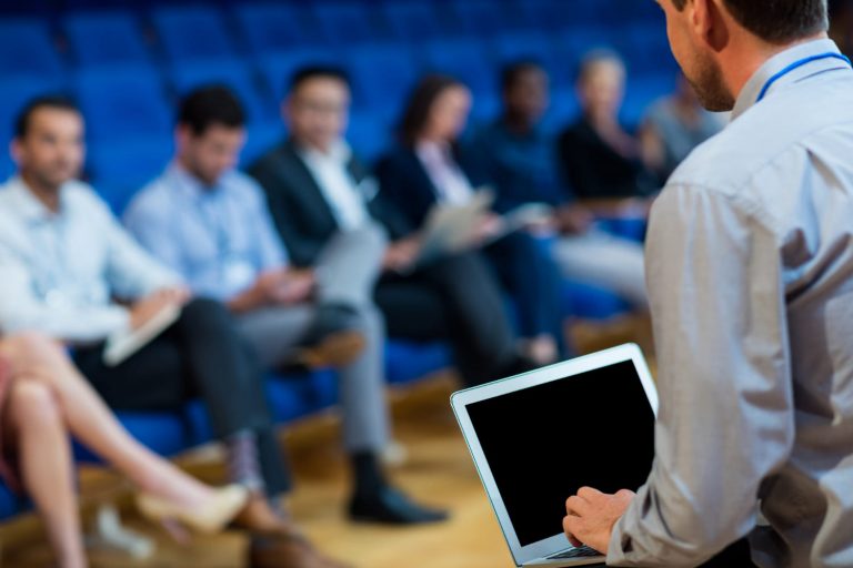 Стратегии для бизнеса, Speed networking и TECH баня: в Сколково пройдет конференция TECH WEEK