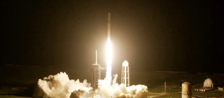 SpaceX отправила в космос первый частный экипаж, который выйдет в открытый космос