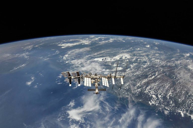 Посмотрите на самый разрушительный ураган из космоса