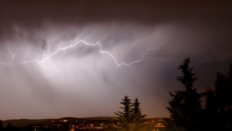 Загадочное излучение во время гроз обнаружил старый самолет-разведчик