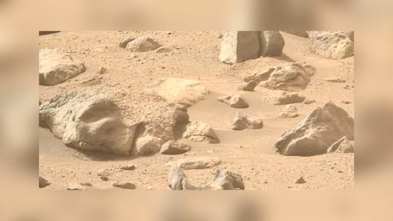 На Марсе нашли каменную голову необычной формы