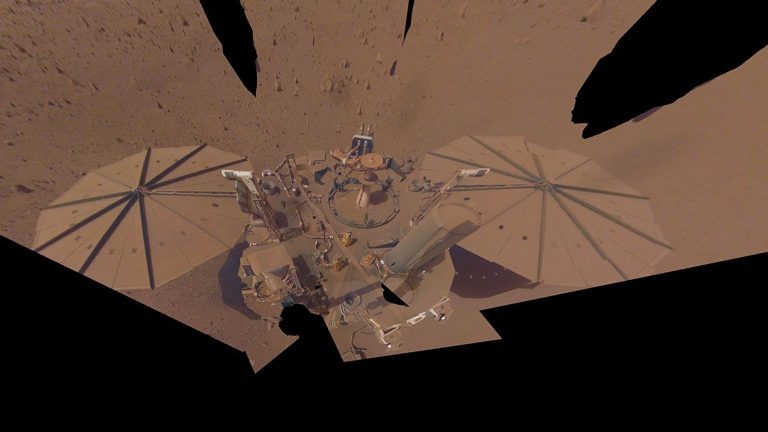 Посмотрите, как за шесть лет изменилось место посадки на Марсе модуля InSight