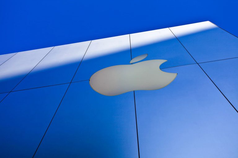 Apple рассматривает отказ от собственного ИИ  для Siri в пользу решений Anthropic и OpenAI