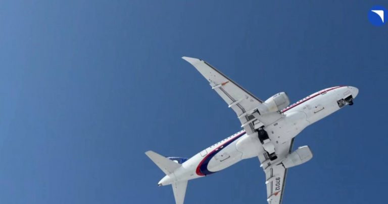 «Суперджет» с российскими двигателями ПД-8 впервые поднялся в воздух