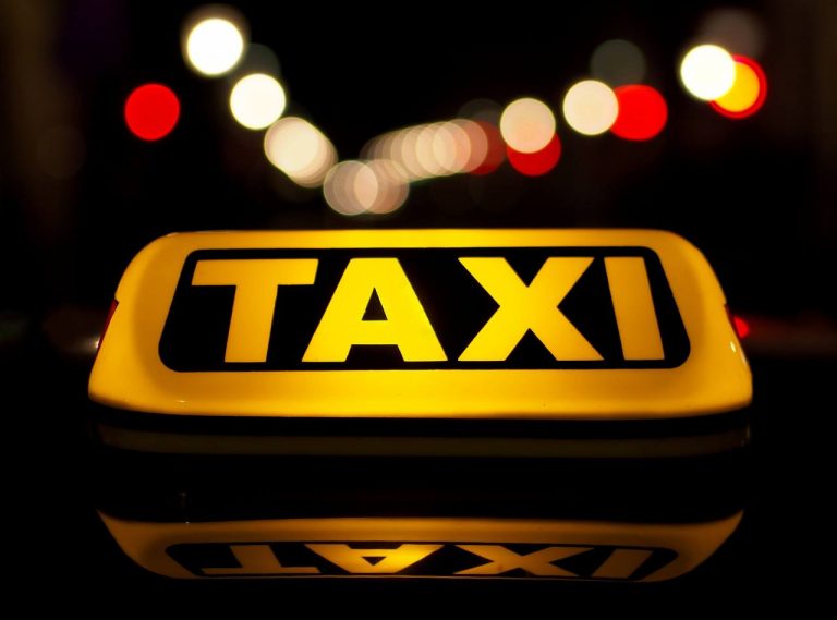 В такси будут только российские авто: Госдума приняла новый закон