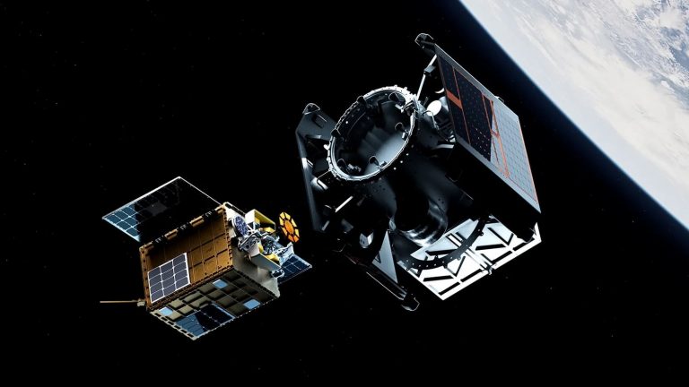 Частная космическая компания проведет стыковку спутников на орбите