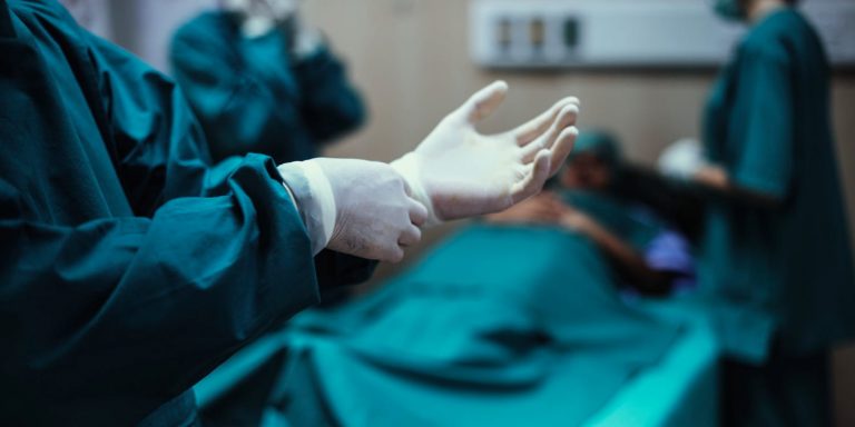 В Китае человеческие сердца впервые вырастили в эмбрионах свиней