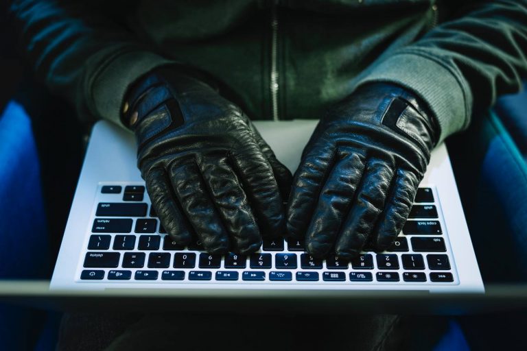 Мошенники рассылают поддельные штрафы от ГИБДД с вирусами и фейковыми сайтами
