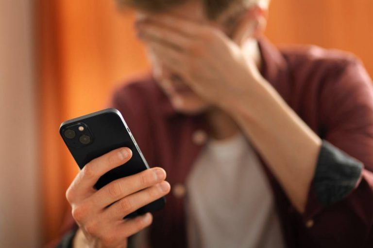 Петербуржцы снова жалуются на сбои мобильного интернета и связи