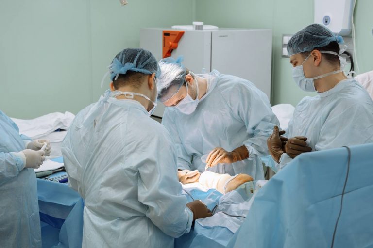 Операции по остеоинтегративному экзопротезированию ног впервые провели в России