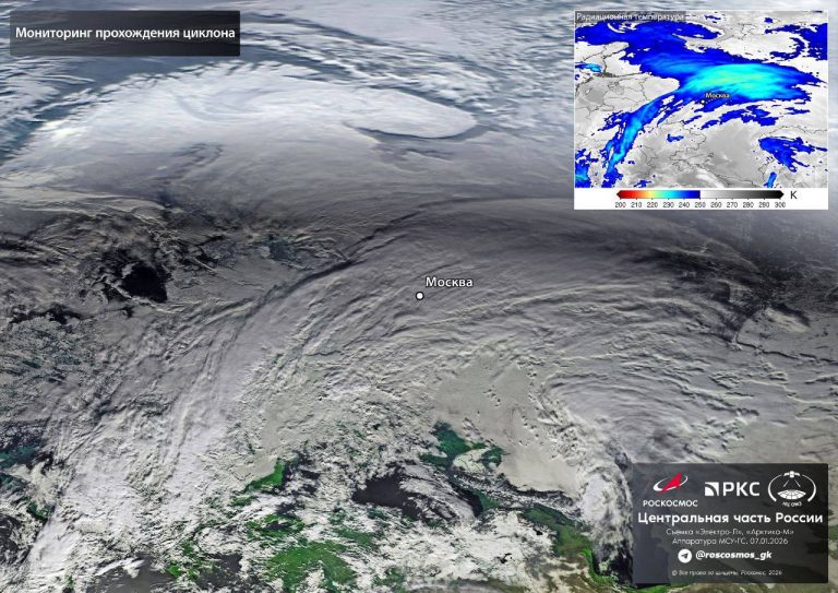 Посмотрите на циклон, который накрыл Москву и Петербург: что происходит в городах
