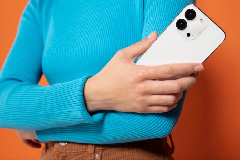 Apple готовит первый складной iPhone: инсайдеры назвали новые сроки