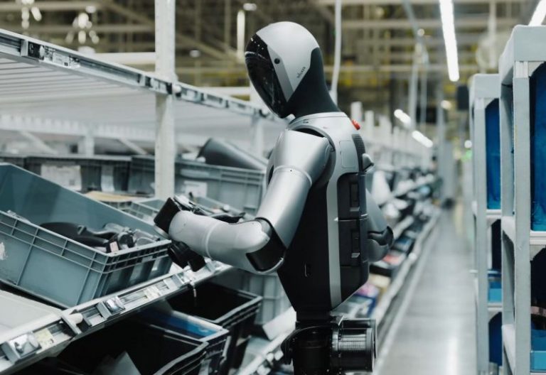 Китайские роботы-гуманоиды начнут собирать самолеты