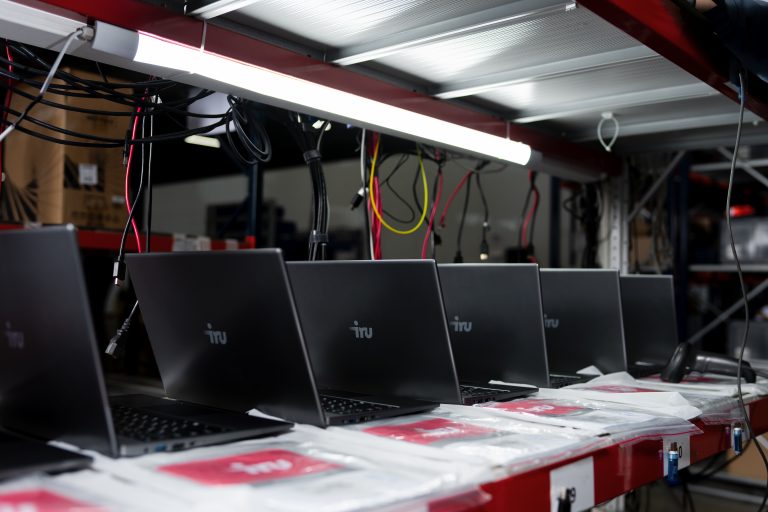 Как 16-дюймовые ноутбуки помогают упростить рабочие сценарии в компании