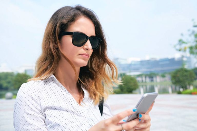 Из‑за скандала с интимными видео со смарт‑очков на Meta* подали в суд