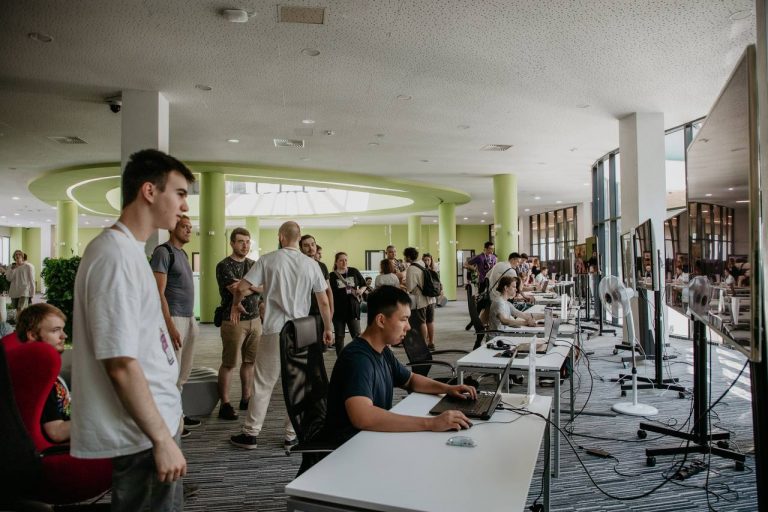 Стартовала регистрация на кибертурнир для ИИ‑специалистов с призовым фондом 400 000 рублей