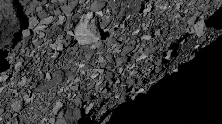 Образцы Бенну раскрыли скрытую структуру: органика и минералы не смешаны