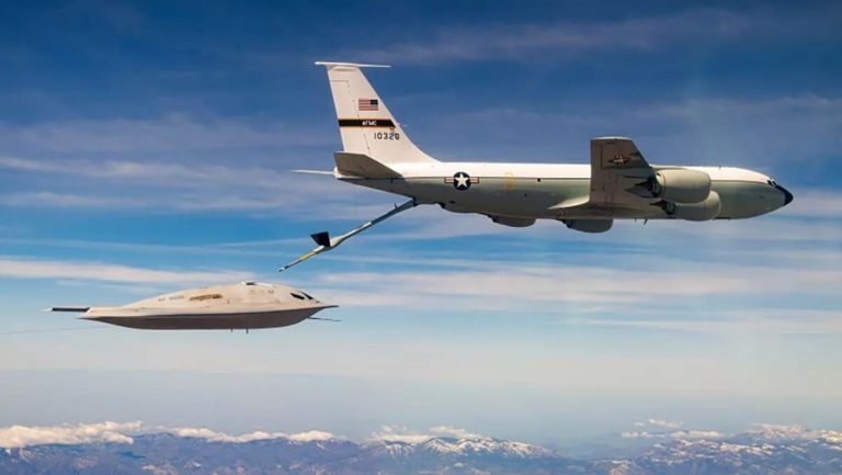 Стелс-бомбардировщик B-21 Raider впервые показали сверху