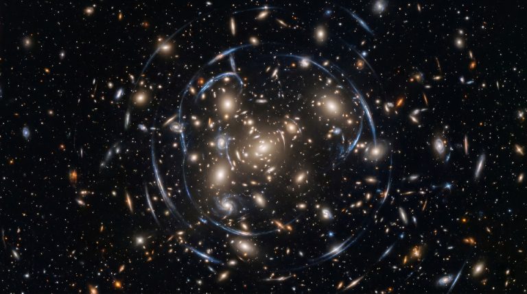 Физики объяснили три космические загадки с помощью новой модели темной материи