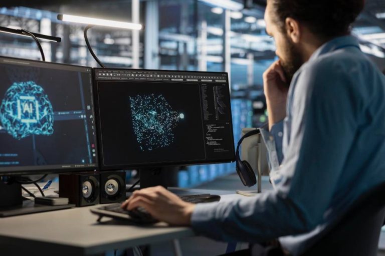 ИИ не заменит людей, а будет следить за их работой