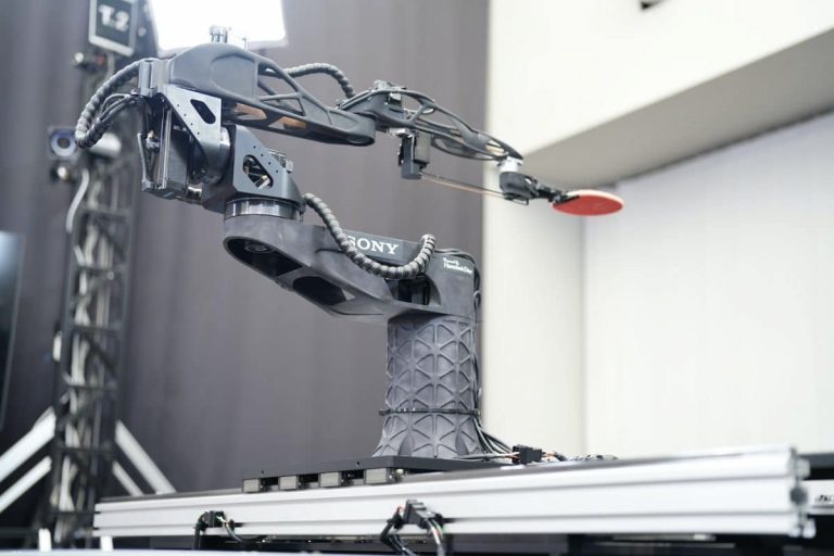 Робот Sony выиграл три матча у элитных игроков в настольный теннис