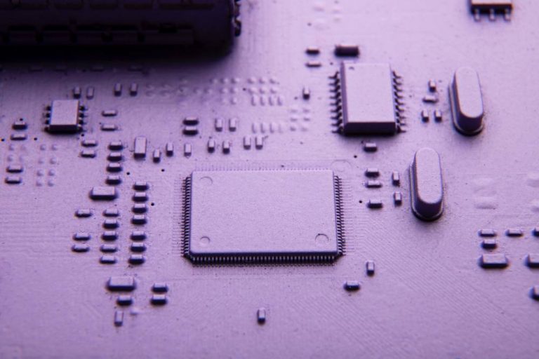 Память, которая работает при 700 °C, сделали в США: она пригодится для Венеры