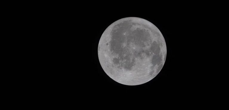 Она «не такая, как ожидали»: экипаж Artemis II увидел Луну вблизи